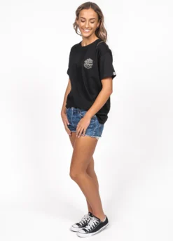 Hunters Element Womens Pathway Tee -Comprehensive outdoor sports Pathway Oversized Tee Fullbody 5000x e327