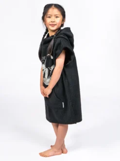 Desolve Kids Towel Poncho -Comprehensive outdoor sports TowelPonchoKids Black Female FullBodyfp 2000x e88f 1